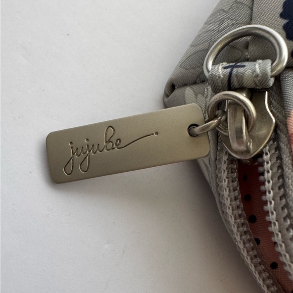 Jujube Classic - Be Quick wallflower clutch - Picture 8 of 11